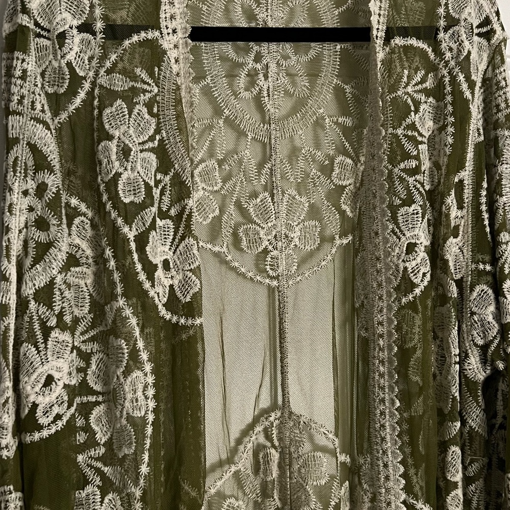 Green and white lace kimono